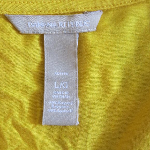 Banana Republic Scoop Neck Short Sleeve Basic Tee - Picture 4 of 5